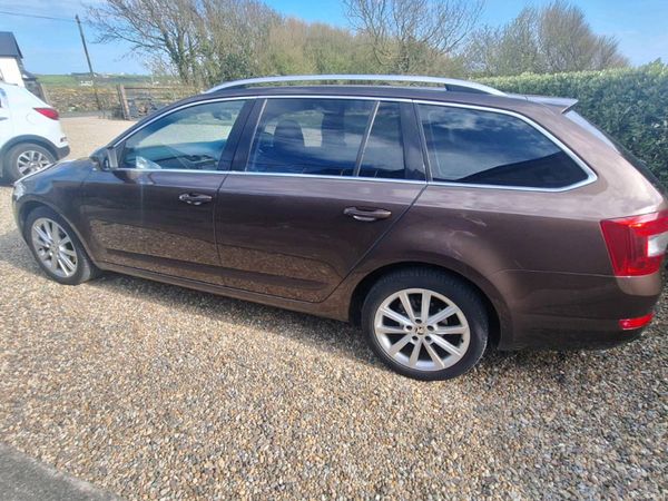 Skoda Octavia Estate, Petrol, 2017, Brown
