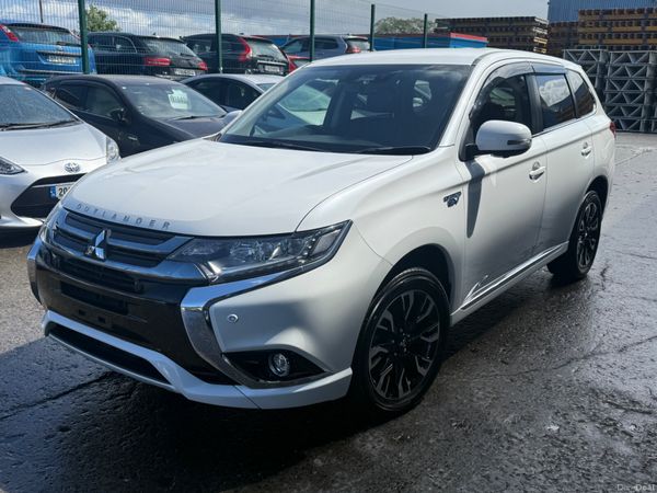 Mitsubishi Outlander SUV, Petrol Plug-in Hybrid, 2017, White