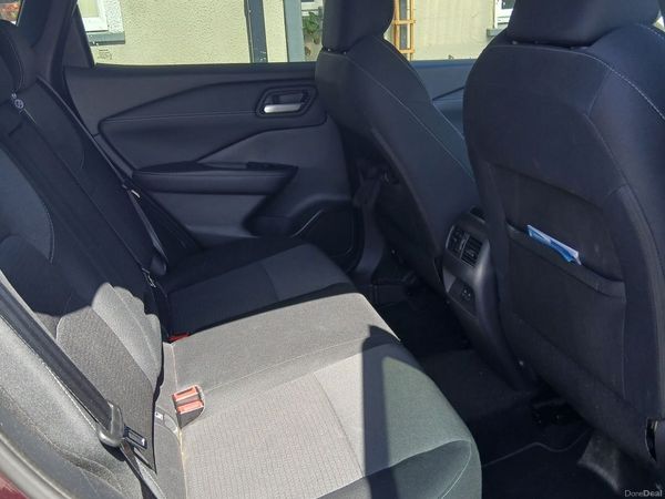 Nissan Qashqai MPV, Petrol, 2023, Red