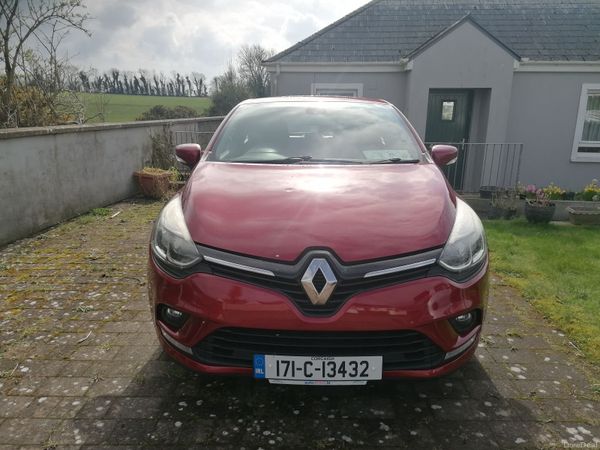 Renault Clio Hatchback, Petrol, 2017, Red