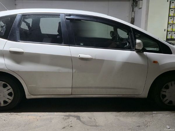 Honda Fit Hatchback, Petrol, 2011, White