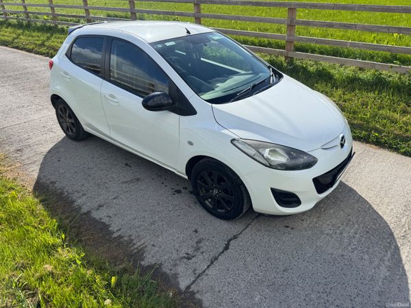 Mazda Mazda2 Hatchback, Petrol, 2015, White