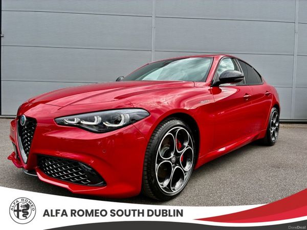 Alfa Romeo Giulia Saloon, Petrol, 2026, Red