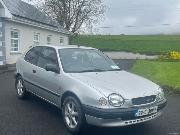 Toyota Corolla Hatchback, Petrol, 1999, Silver