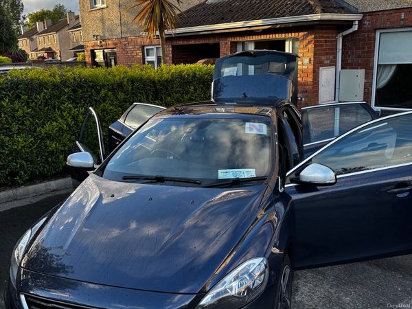 Volvo V40 Hatchback, Diesel, 2015, Blue