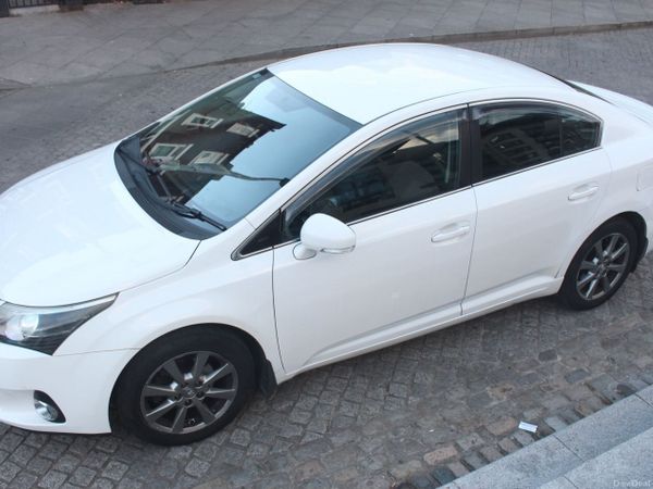 Toyota Avensis Saloon, Diesel, 2012, White