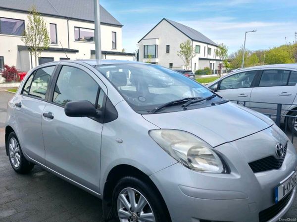 Toyota Yaris Hatchback, Petrol, 2011, Silver