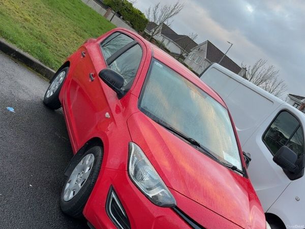 Hyundai i20 Hatchback, Petrol, 2013, Red