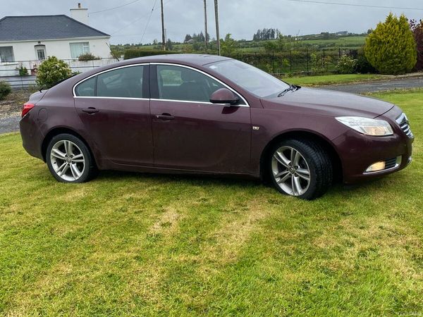 Vauxhall Insignia Hatchback, Diesel, 2013, Red