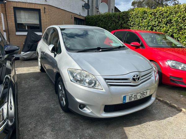 Toyota Auris Hatchback, Diesel, 2010, Silver