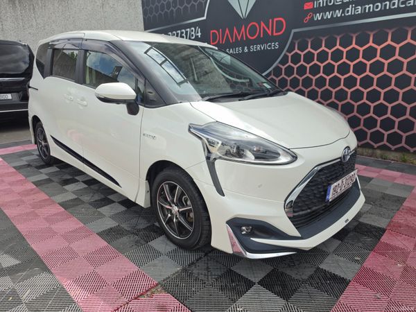 Toyota Sienta Estate, Petrol Hybrid, 2019, White