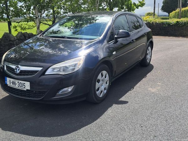 Vauxhall Astra Hatchback, Diesel, 2011, Black