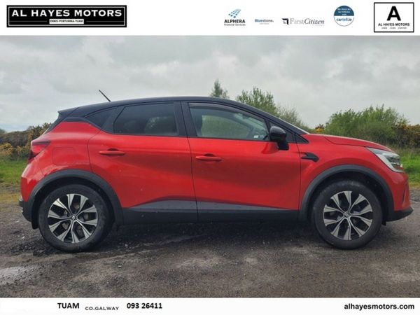 Renault Captur SUV, Petrol, 2023, Red