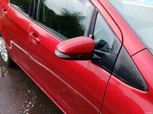 Toyota Yaris Hatchback, Petrol, 2012, Red