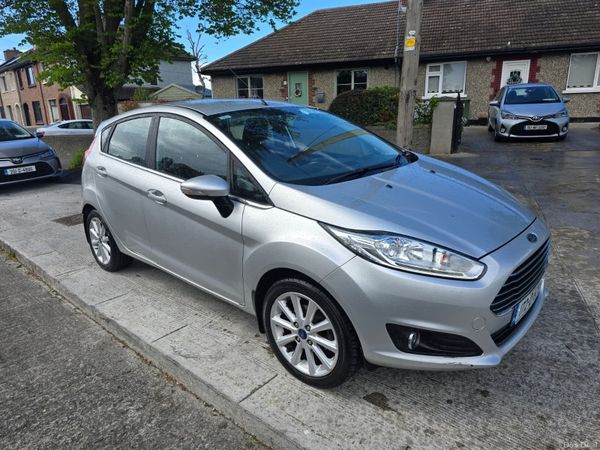 Ford Fiesta Hatchback, Petrol, 2017, Grey