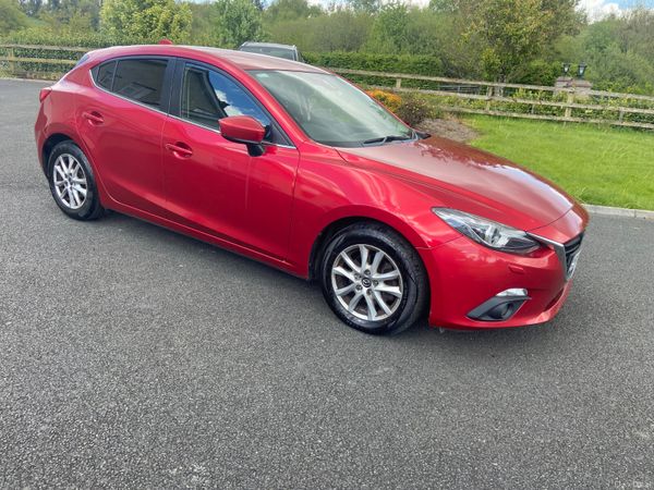 Mazda Mazda3 Hatchback, Diesel, 2015, Red