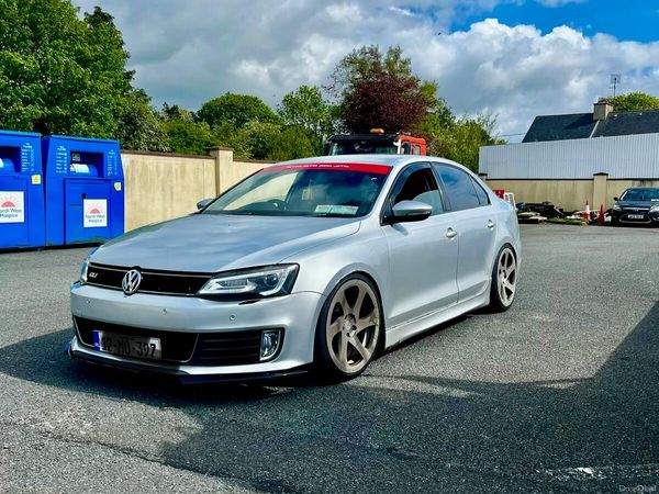 Volkswagen Jetta Saloon, Diesel, 2012, Silver