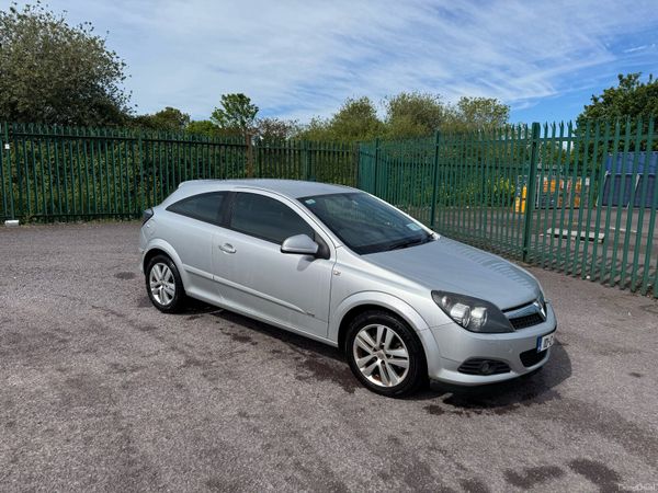 Vauxhall Astra Hatchback, Petrol, 2010, Silver