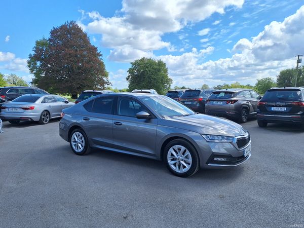 Skoda Octavia Saloon, Diesel, 2024, Grey