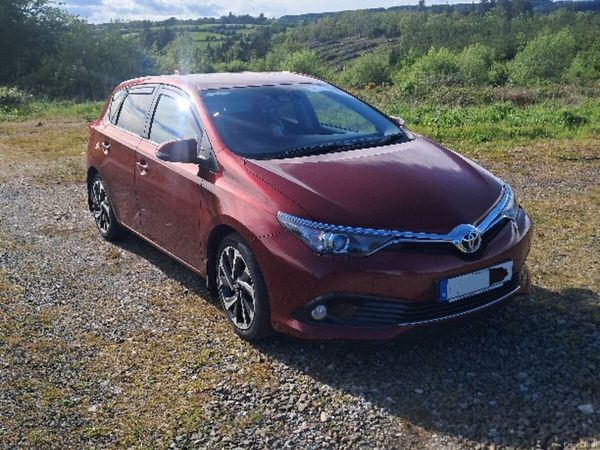 Toyota Auris Hatchback, Diesel, 2018, Red