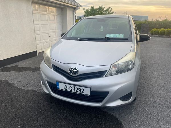 Toyota Yaris Hatchback, Petrol, 2012, Silver