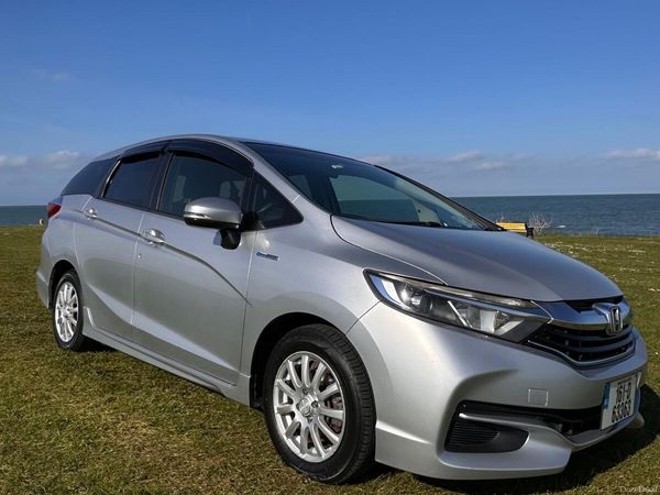 Honda Shuttle MPV, Petrol Hybrid, 2016, Silver