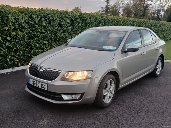 Skoda Octavia Hatchback, Diesel, 2014, Beige