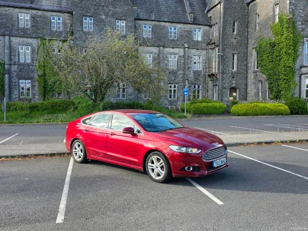 Ford Mondeo Hatchback, Diesel, 2015, Red