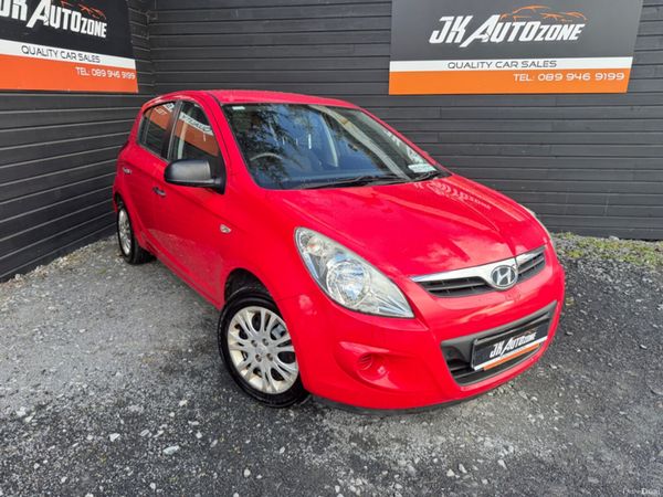 Hyundai i20 Hatchback, Petrol, 2011, Red