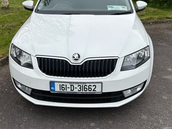 Skoda Octavia Saloon, Diesel, 2016, White