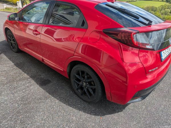 Honda Civic Hatchback, Diesel, 2017, Red