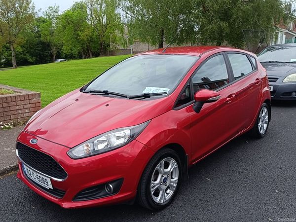 Ford Fiesta Hatchback, Petrol, 2016, Red
