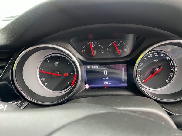 Opel Insignia Hatchback, Diesel, 2017, Grey