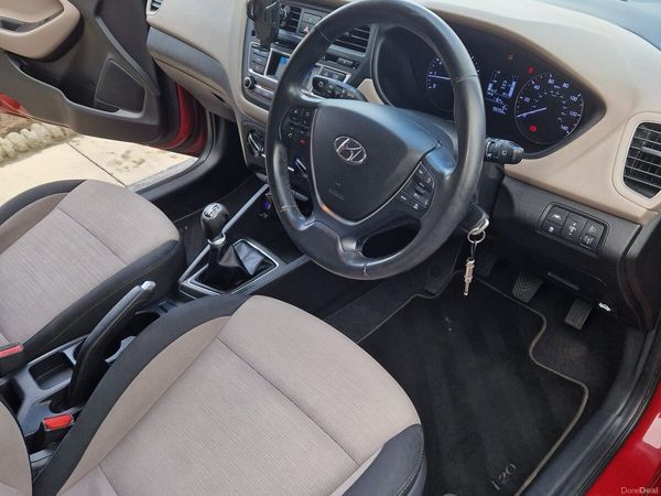 Hyundai i20 Hatchback, Petrol, 2015, Red