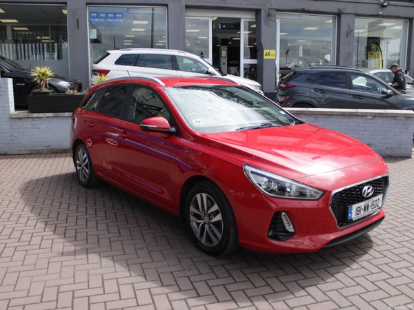 Hyundai i30 Estate/Jeep, Petrol, 2018, Red