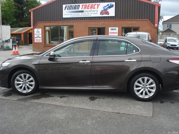 Toyota Camry Saloon, Petrol Hybrid, 2020, Brown