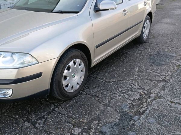 Skoda Octavia Hatchback, Petrol, 2006, Beige
