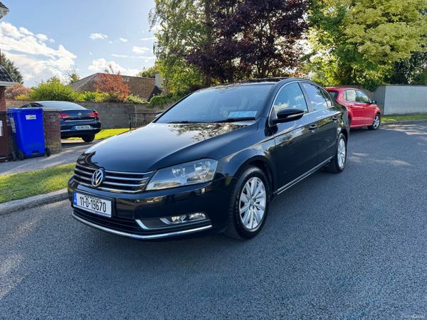 Volkswagen Passat Saloon, Petrol, 2011, Black
