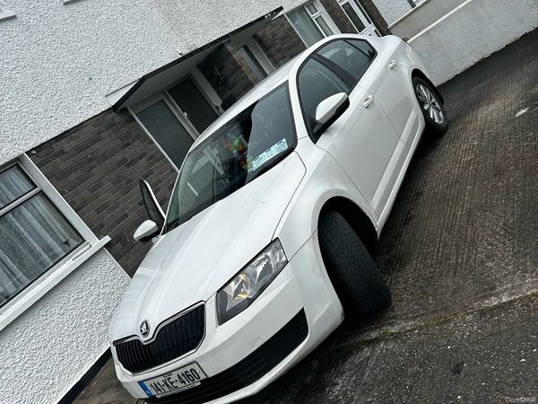 Skoda Octavia Hatchback, Diesel, 2014, White