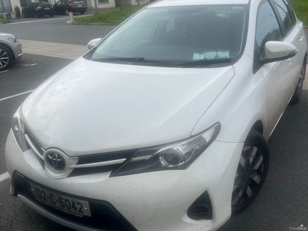 Toyota Auris Hatchback, Petrol, 2013, White