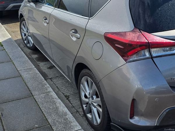 Toyota Auris Hatchback, Petrol Hybrid, 2014, Bronze