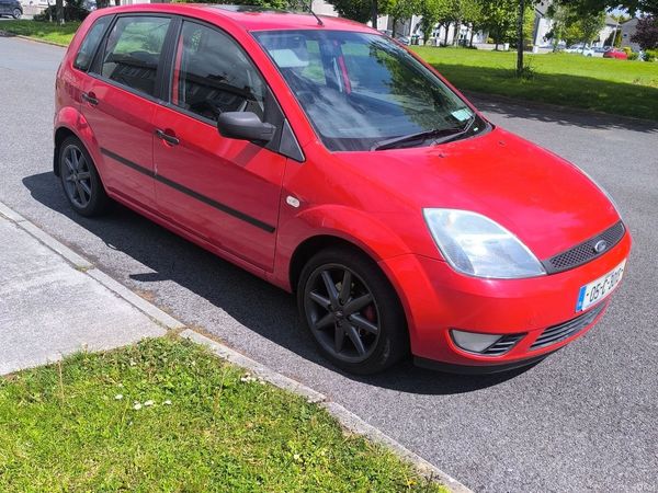 Ford Fiesta Hatchback, Petrol, 2005, Red