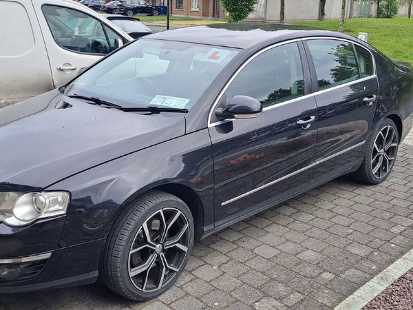 Volkswagen Passat Saloon, Petrol, 2009, Black