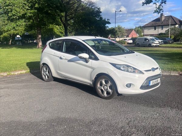 Ford Fiesta Hatchback, Diesel, 2011, White