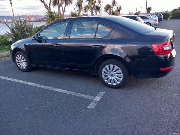 Skoda Octavia Saloon, Petrol, 2015, Black