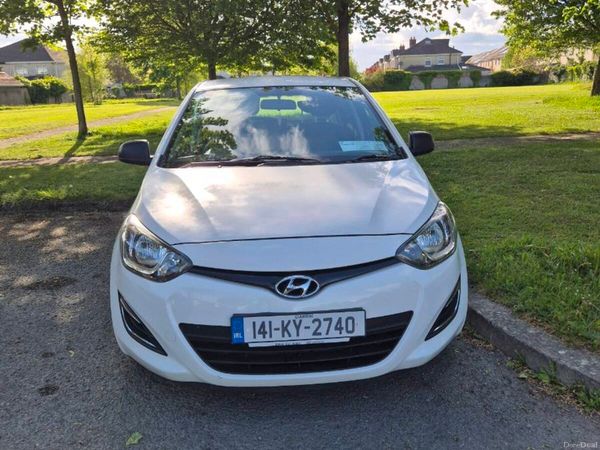 Hyundai i20 Hatchback, Petrol, 2014, White