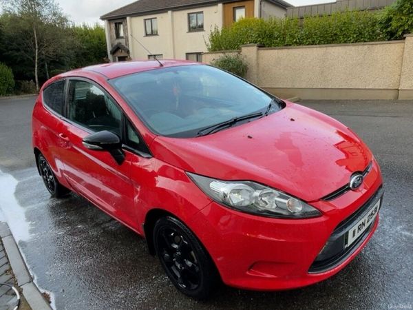 Ford Fiesta Hatchback, Petrol, 2011, Red