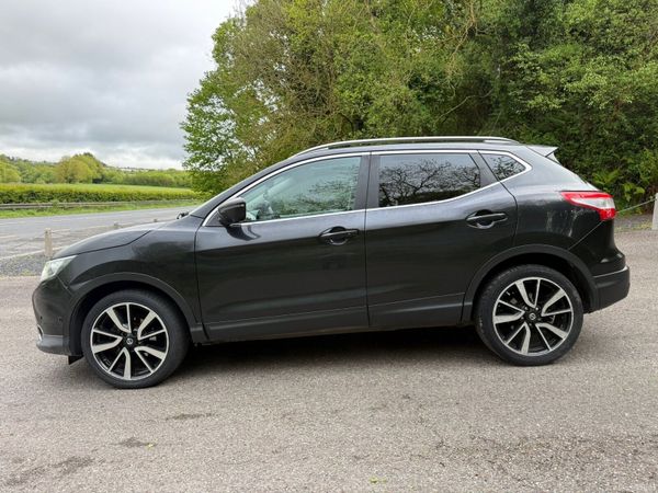 Nissan Qashqai Hatchback, Diesel, 2015, Black