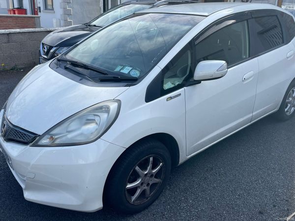 Honda Fit Hatchback, Petrol, 2012, White