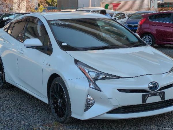 Toyota Prius Saloon, Petrol Hybrid, 2017, White